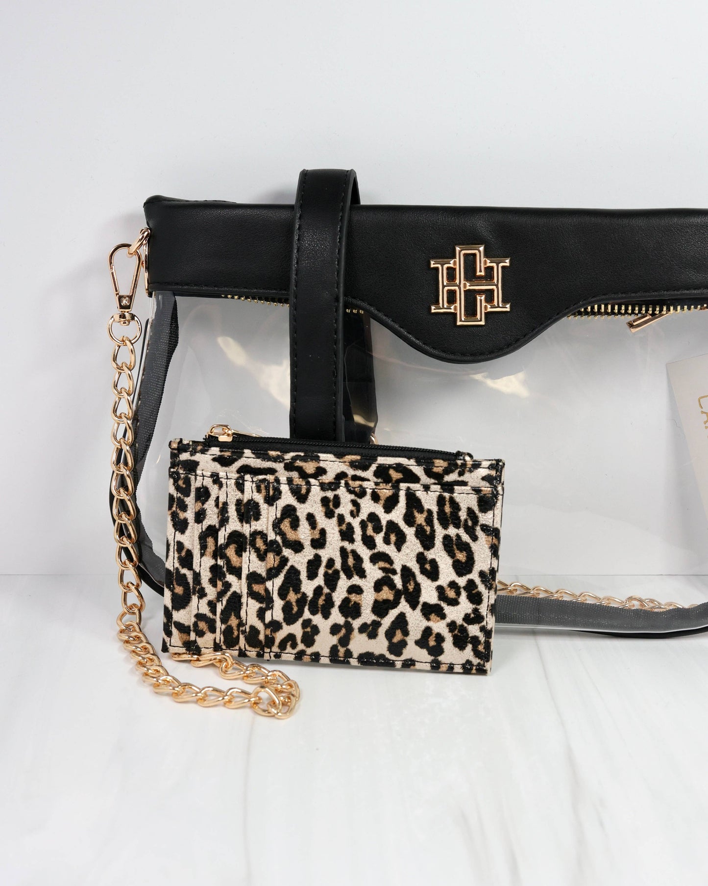 Molly Zip Card Holder SPOTTED