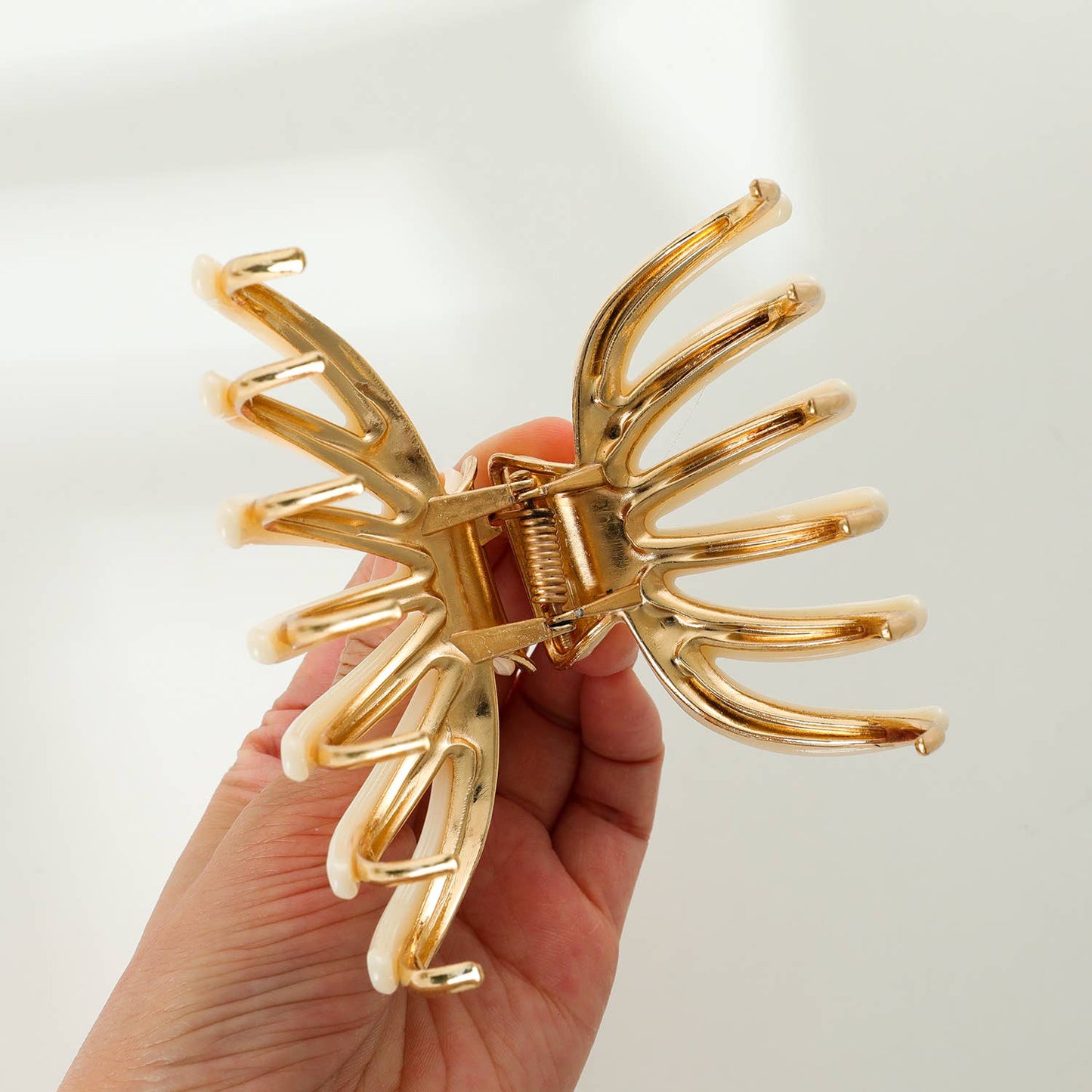 Hailey Solid | Large Gold Metal Octopus Claw Clip